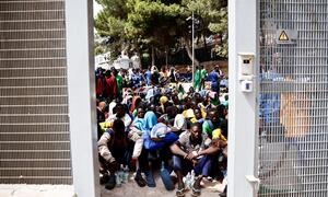 Das Aufnahmezentrum auf Lampedusa platzt aus allen Nähten. 