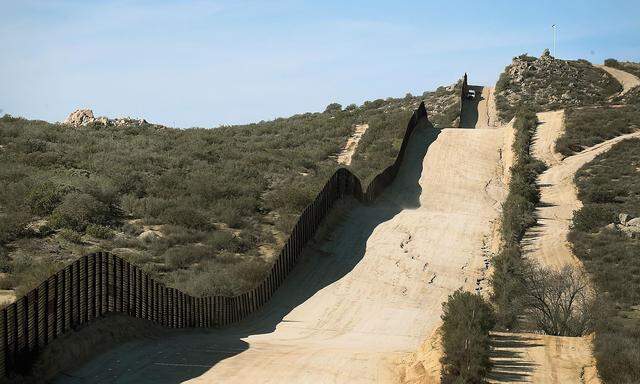 US-BORDER-WALL-FUNDING-THE-FOCUS-OF-CONTINUED-PARTIAL-GOVERNMENT