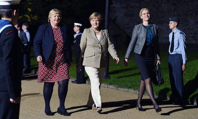 Die norwegische Premierministerin Erna Solberg, die deutsche Kanzlerin Angela Merkel und die dänische Premierministerin Helle Thorning-Schmidt