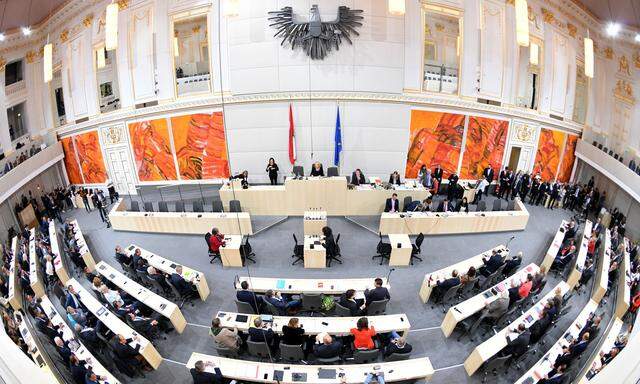 Ein Blick in den Großen Redoutensaal im Rahmen einer Sitzung des Nationalrates im Ausweichquartier in der Hofburg