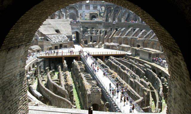 ITALY-COLOSSEUM