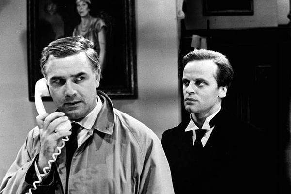 Auf mehr Auftritte in Wallace-Verfilmungen brachte es nur Klaus Kinski.Im Bild: Fuchsberger mit Kinski in "Der schwarze Abt".