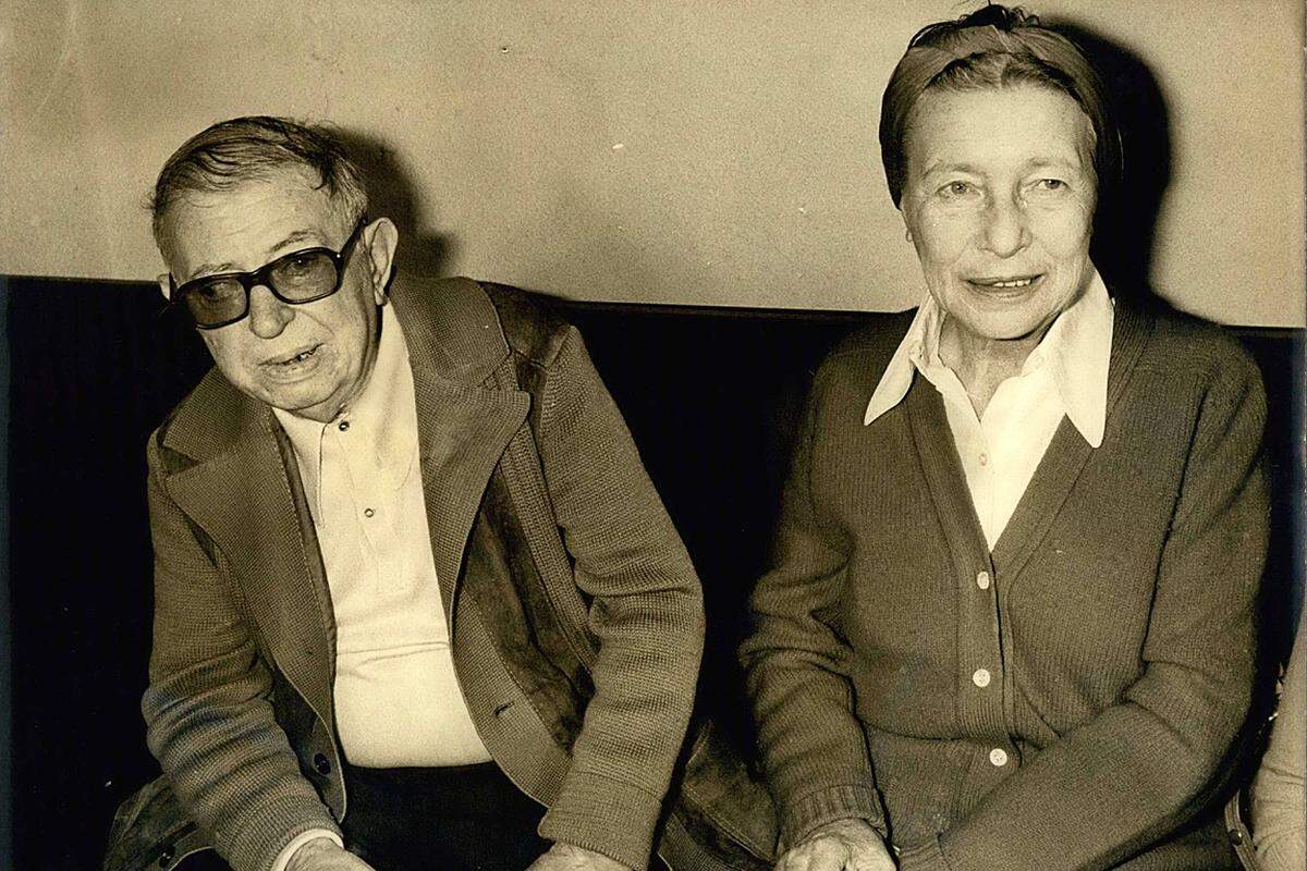 Ihrem "Lebensmenschen" Jean-Paul Sartre wurde der Nobelpreis 1964 zugesprochen, doch er nahm ihn nicht an. Vielleicht hätte man ihn teilen können, wie zwei Jahre später. De Beauvoirs "Das andere Geschlecht" war ein Welterfolg - und ist bis heute einflussreich. Mit ihren existentialistischen Romanen "L’'nvitée" und "Le Sang des autres" etablierte sie sich als Schriftstellerin.