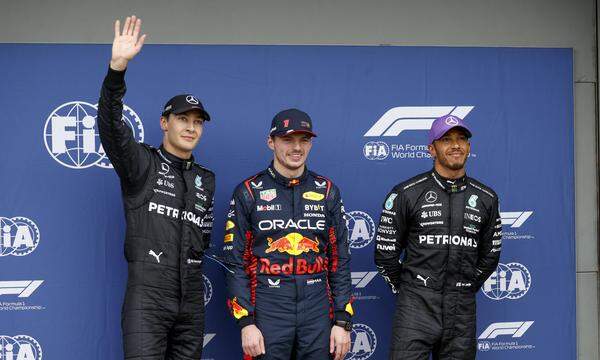 63 George Russell (GBR, Mercedes-AMG Petronas F1 Team), 1 Max Verstappen (NLD, Oracle Red Bull Racing), 44 Lewis Hamilto