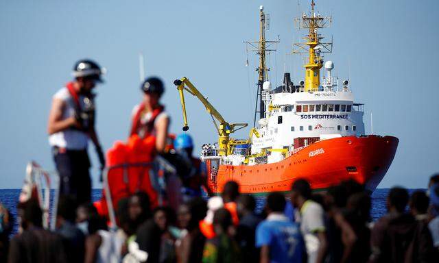 MV Aquarius (Archivbild) hilft trotz vielerlei Widerstände seit 2016 Migranten auf ihrem Weg von Libyen nach Europa.