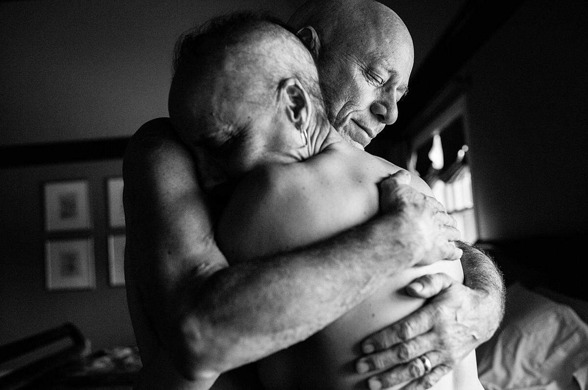 Nancy Borowick, USA, 2015 Bei beiden Elternteilen der Fotografin Nancy Borowick wurde Krebs diagnostiziert. Borowick porträtierte ihren Kampf ums Überleben und ihre Beziehung bis zum Tod ihres Vaters.    