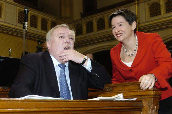 Drei Jahre später wurde Wehsely dann Sozial- und Gesundheitsstadträtin, im Bild mit Bürgermeister Michael Häupl bei einer Landtagsitzung im Jänner 2007.