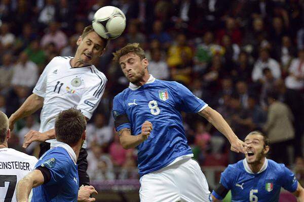 In Hälfte zwei kommt Deutschland stark aus der Kabine. Reus und Klose bringen Schwung in das Offensivspiel.