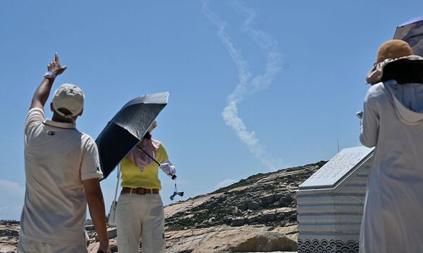 Rauch von Raketen vom chinesischen Festland aus geseehen. 