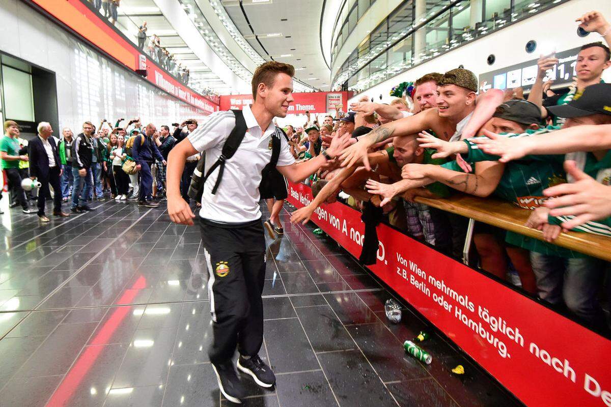 "Wir haben Unglaubliches erreicht, viele haben uns das nicht zugetraut. Aber die Fans und wir selber haben an uns geglaubt", meinte Doppeltorschütze Louis Schaub.