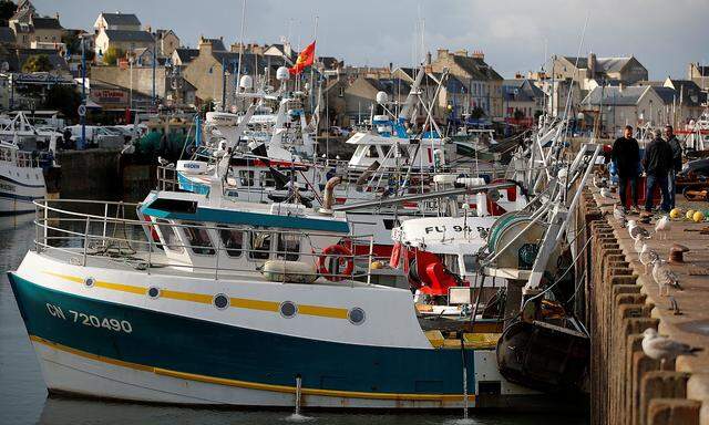 Archivbild. Fischer im französischen Hafen Port-en-Bessin-Huppain.