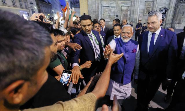 Bundeskanzler Karl Nehammer und Narendra Modi am Dienstag auf einem vom Bundeskanzleramt veröffentlichten Foto. 