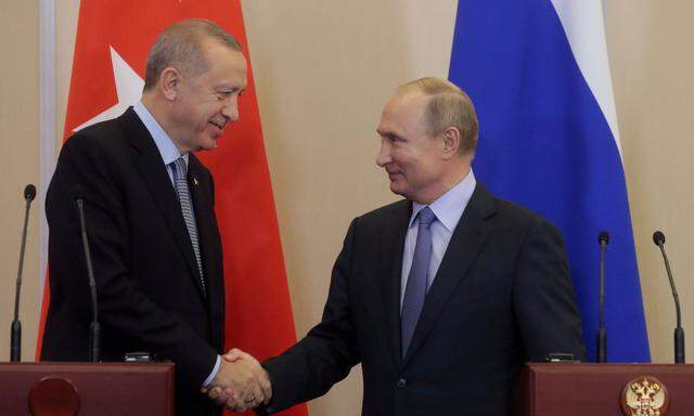 Der türkische Präsident Erdoğan reist am Donnerstag nach Moskau, um mit Präsident Putin Möglichkeiten zur Entschärfung der Idlib-Krise zu bereden (Archivbild).