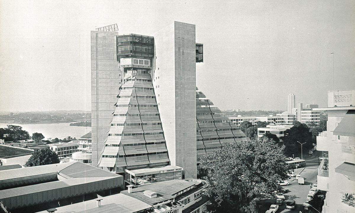 Seit den 1950er Jahren entstanden weltweit Bauten, die in Sichtbeton ihre kompromisslose Gestaltungshaltung zur Schau stellten. Wie etwa "La Pyramide" von Rinalod Olivieri in Abidjan an der Elfenbeinküste.    