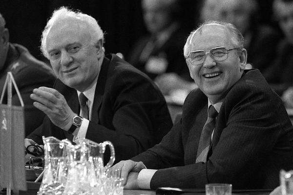 Der Weggefährte: Michail Gorbatschow machte den Georgier Schewardnadse 1985 zum Außenminister. Das Tandem markierte den Beginn einer Reform-Ära in der Sowjetunion - und den Beginn von deren Ende.