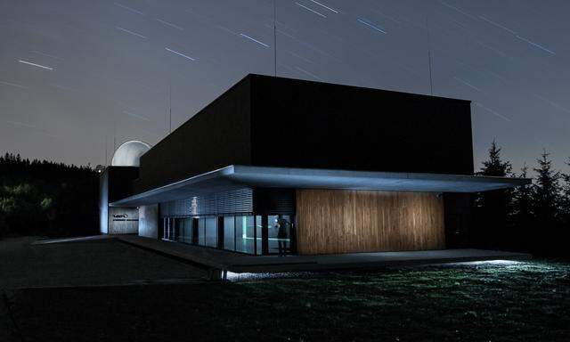Die Vega-Sternwarte auf dem Salzburger Haunsberg soll möglichst viele Menschen für Astronomie und Weltraumforschung begeistern. Jeden Montag gibt es – bei entsprechendem Wetter – teleskopische Sternführungen.
