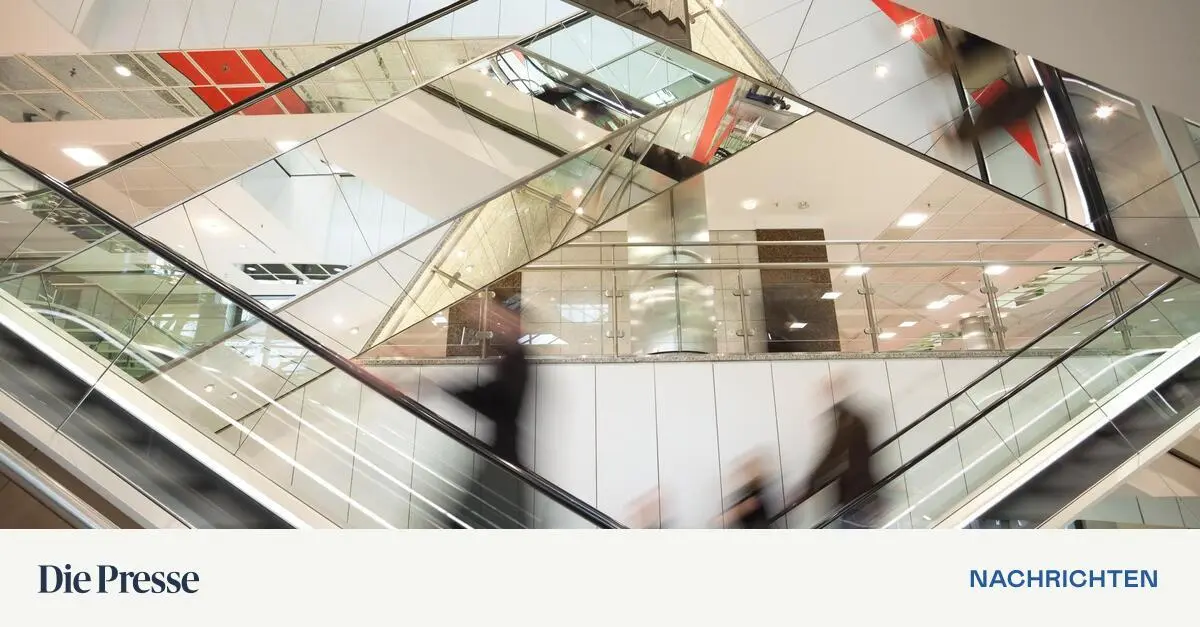 Shoppingcenter-Sinkende-Verkaufsfl-chen-f-r-Bekleidung-und-M-bel