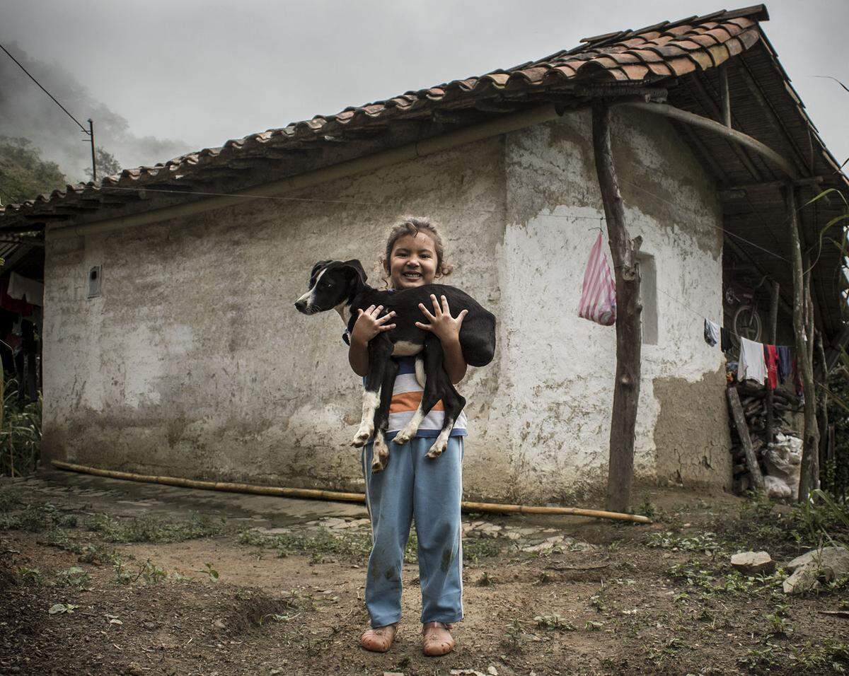 Dieses Bild ist in Kolumbien entstanden. "Ich möchte eine Welt, in der unsere Kinder lächeln können und Zugang zu Bildung haben", schreibt der Fotograf dazu.