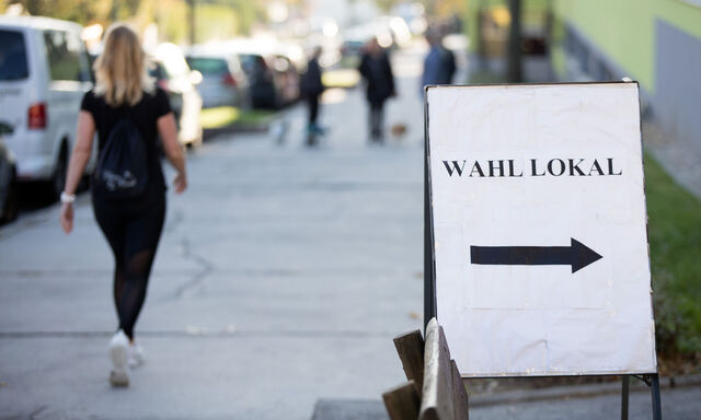 Symbolbild: Wahllokal-Schild vom 15. Oktober 