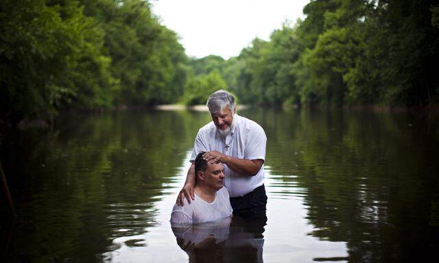 USA FEATURE PACKAGE OUTDOOR BAPTISMS