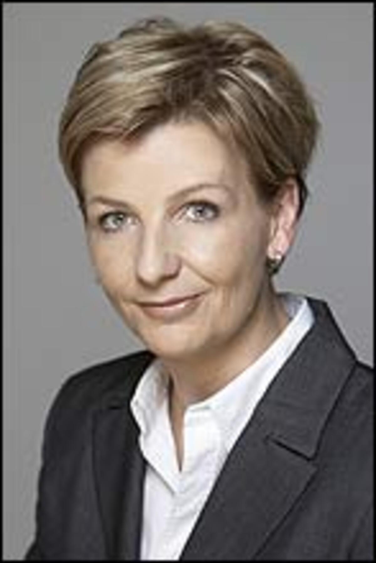 Mit 1. Dezember 2006 übernahm Sabine Fleischmann (38) die Geschäftsführung von Sun Microsystems Österreich. Mit ihr gewinnt Sun eine erfahrene Top-Managerin aus der IT-Branche.Sabine Fleischmann begann ihre Karriere mit einer Informatikausbildung und übernahm bald darauf Managementaufgaben bei Microsoft Österreich. Bereits nach wenigen Jahren stieg sie in die Geschäftsleitung auf.