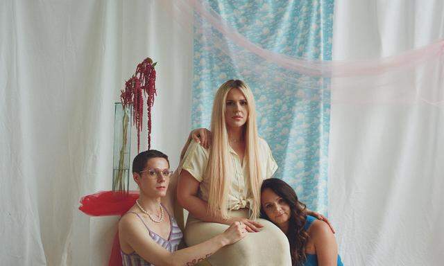 Stela Stanković, Steffi Stanković und Jolanda Helena Resch verstehen sich als Chosen Family und sind Teil des Fotoprojekts „The Chosen Ones“. 