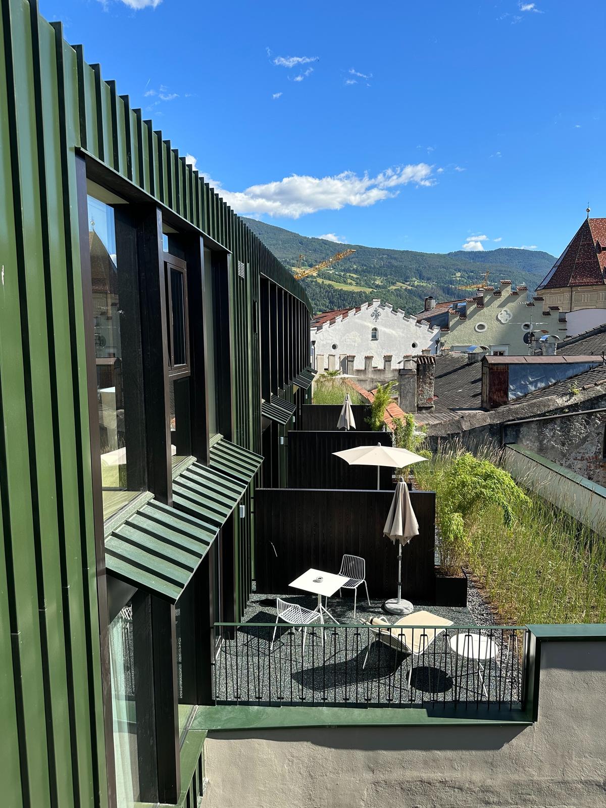Im Kern von Brixen verwandelten sich die alten Mauern einer Poststation zu einem historischen Gästehaus.