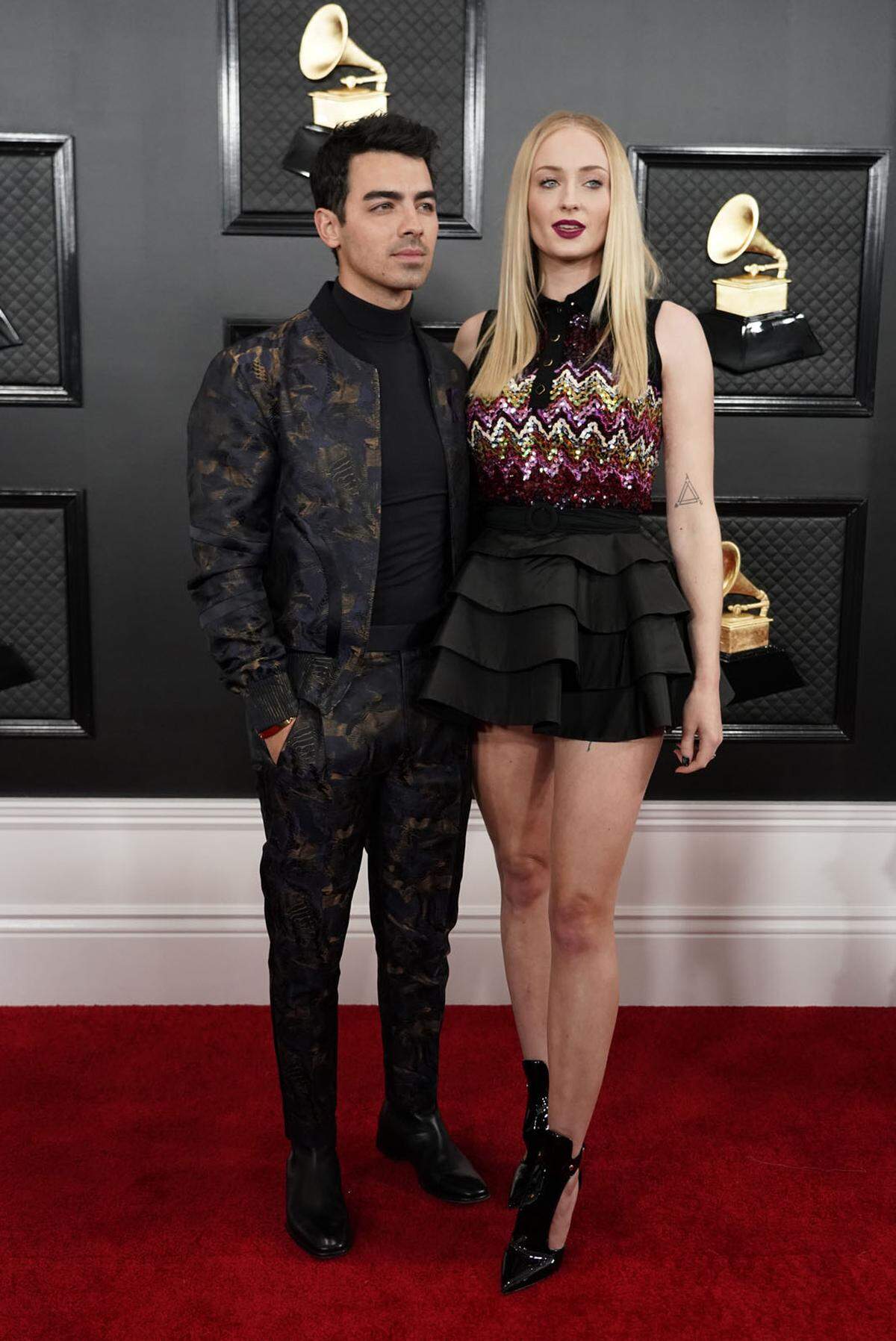 Joe Jonas und Sophie Turner, die in Louis Vuitton erschien.