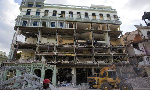 May 7, 2022, Havana, Cuba: A strong explosion occurred in the morning hours of Friday (06) at the Saratoga hotel, in Ol
