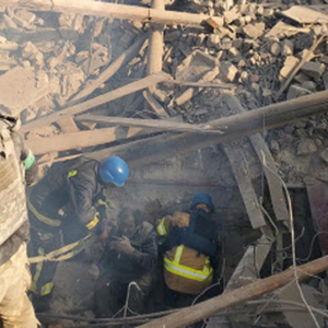 Nach einem russischen Luftangriff auf eine Schule im Gebiet Luhansk sprechen die ukrainischen Behörden von möglicherweise mehr als 60 Toten.