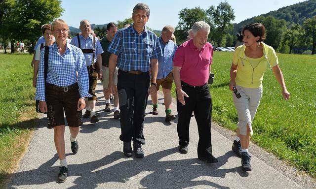 Justizministerin Beatrix Karl (l.), ÖVP-Chef Michael Spindelegger, Landeshauptmann Josef Pühringer und Innenministerin Johanna Mikl-Leitner in Oberösterreich. 