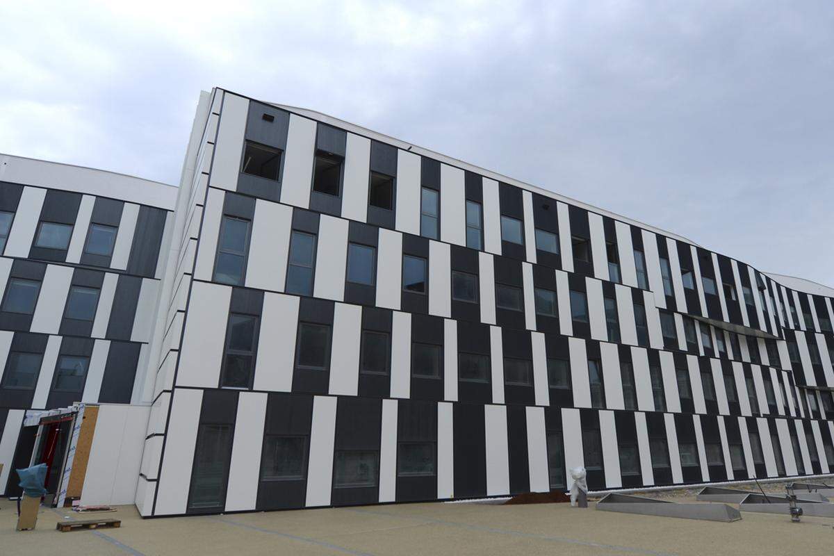 Und auch das zweite schwarz-weiße Gebäude beherbergt künftig Departments, Seminarräume und Büros für die WU-Forscher.