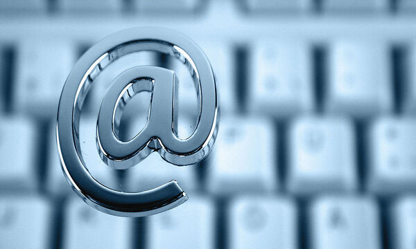 Klammeraffe vor Tastatur