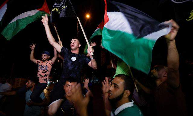 In Gaza-Stadt wird der Beginn der Waffenruhe gefeiert.