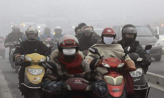 Ein im Winter häufiges Bild aus Shaoxing, in der Provinz Zhejiang. Der Smog wird zum immer größeren Problem für Chinas Städte.