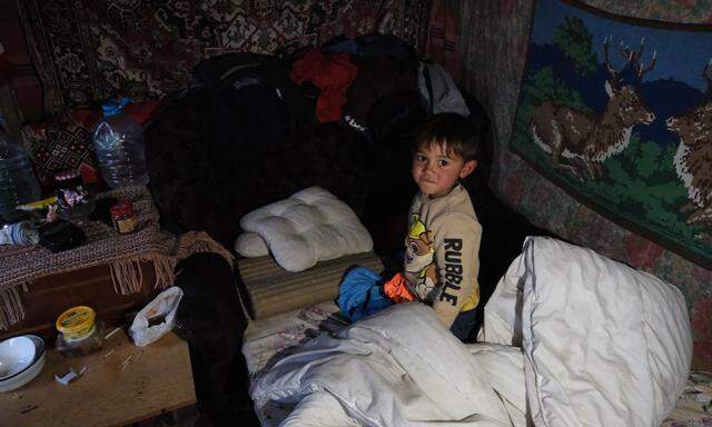 Der dreijährige Hristo lebt in einer ärmlichen Hütte in der Roma-Siedlung Orlandovci mitten in Sofia.