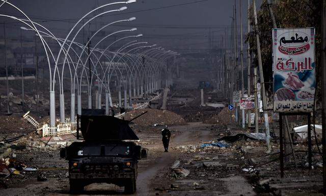 Eine Straße im Westen Mossuls. Die Offensive auf die IS-Hochburg geht langsamer voran als erwartet.