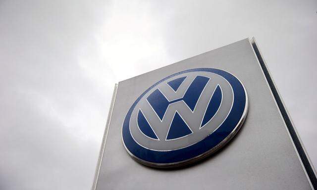 Der VKI warf VW vor, die Klärung von Haftungsfragen im Abgasskandal zu verzögern, der Autobauer dementiert das. 
