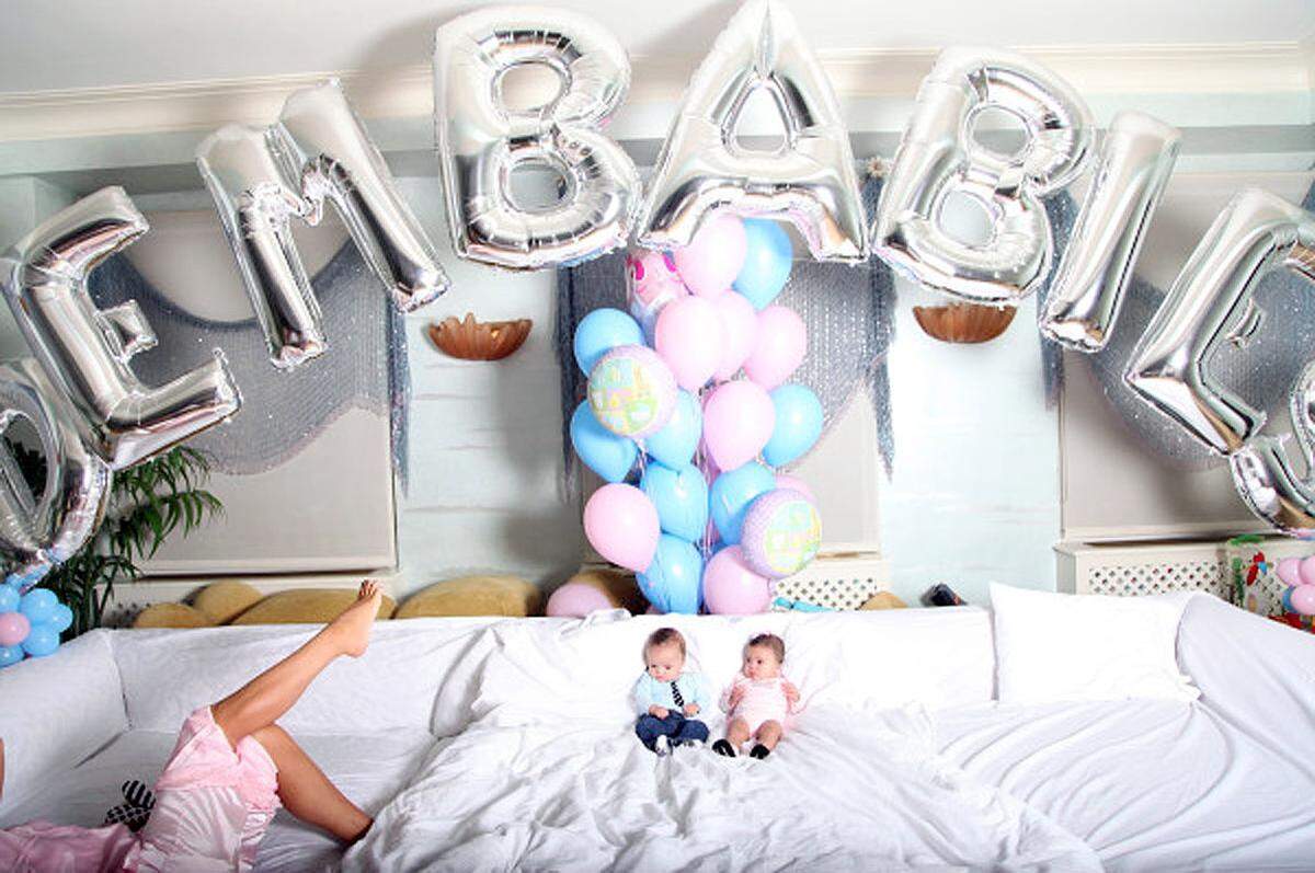 Die stolzen Eltern Mariah Carey und Nick Cannon feiern ihren Nachwuchs mit einer "Dem Babies"-Party und twittern es in die Welt hinaus. "Dem Babies" ist übrigens ein Spitzname, den die karenzierte Sängerin ihren Kindern während der Schwangerschaft gegeben hat, wobei "dem" so viel wie those heißt.