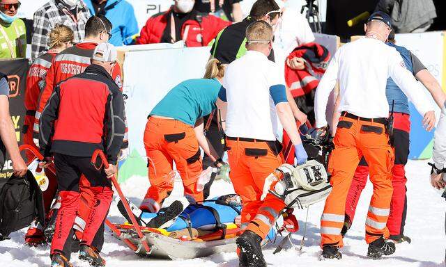 Beim Skifliegen in Planica verlor Daniel-Andre Tande die Kontrolle in der Luft und knallte aus großer Höhe auf den Schanzenauslauf.