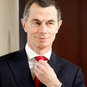 UniCredit-Chef Jean Pierre Mustier legt keine Pausen ein: Kaum ist ein Sparprogramm abgeschlossen, folgt das nächste. 