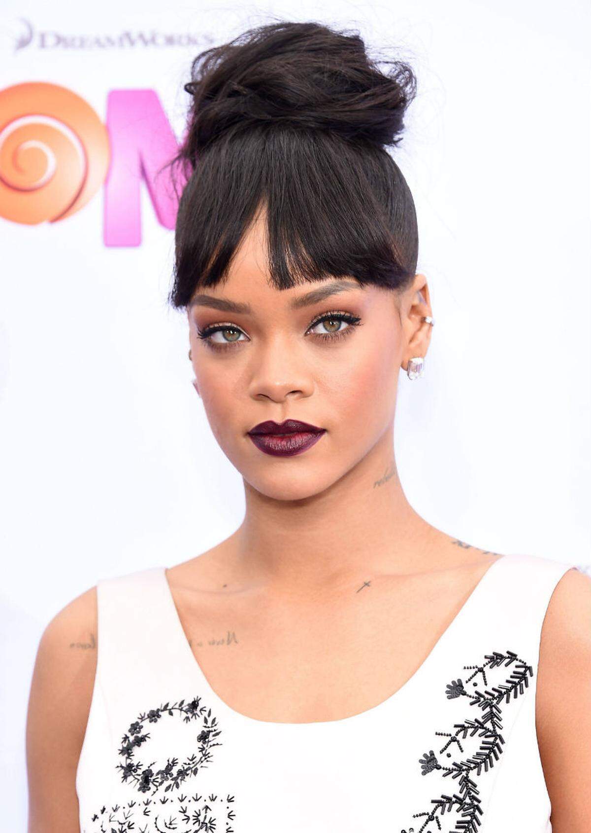 Auch Sängerin Rihanna kann sich in Sandalen sehen lassen.