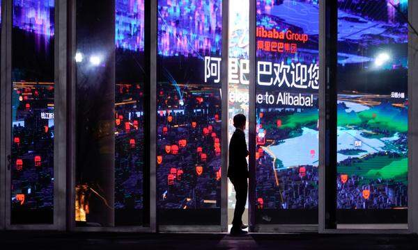 Der mit sinkenden Gewinnen kämpfende chinesische Onlinehändler Alibaba kurbelt seinen Aktienrückkauf an.