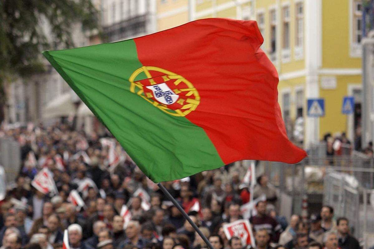 Der frühere portugiesische Industrieminister Luis Mira Amaral nach der Herabstufung der Kreditwürdigkeit Portugals auf Ramschniveau.