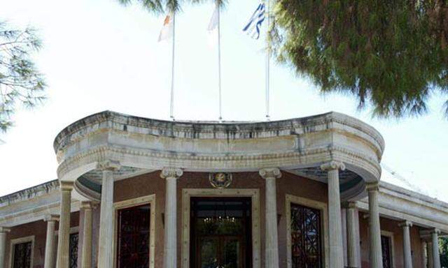 - Symbolfoto: Behördengebäude in Nikosia, der Hauptstadt des griechischen Teils der geteilten Insel. 