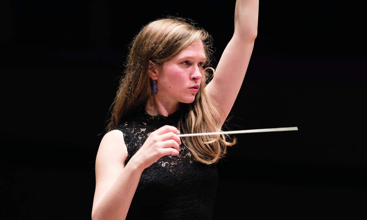 Mirga Gražinytė-Tyla führt mit dem Gustav Mahler Jugendorchester und Mitgliedern des ORF Radio-Symphonieorchesters Brittens „War Requiem“ auf.