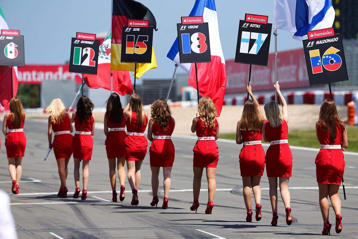 Selten war eine Startaufstellung schöner zu bewundern als hier auf dem Nürburgring.