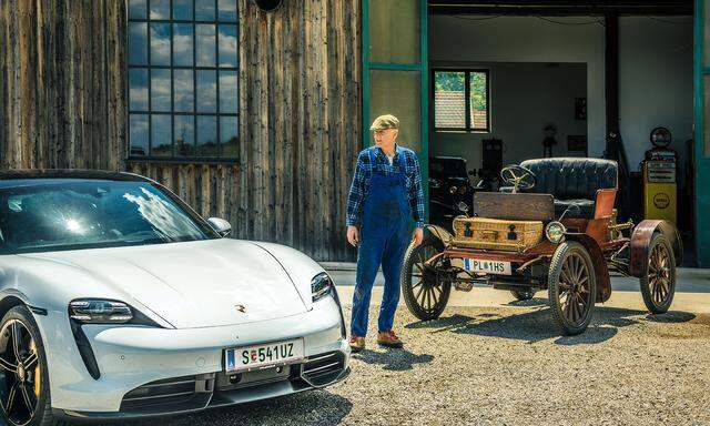 Zwei Elektriker: Procter, Jahrgang 1902, Amerikaner, trifft Porsche Taycan, frisch aus Zuffenhausen.