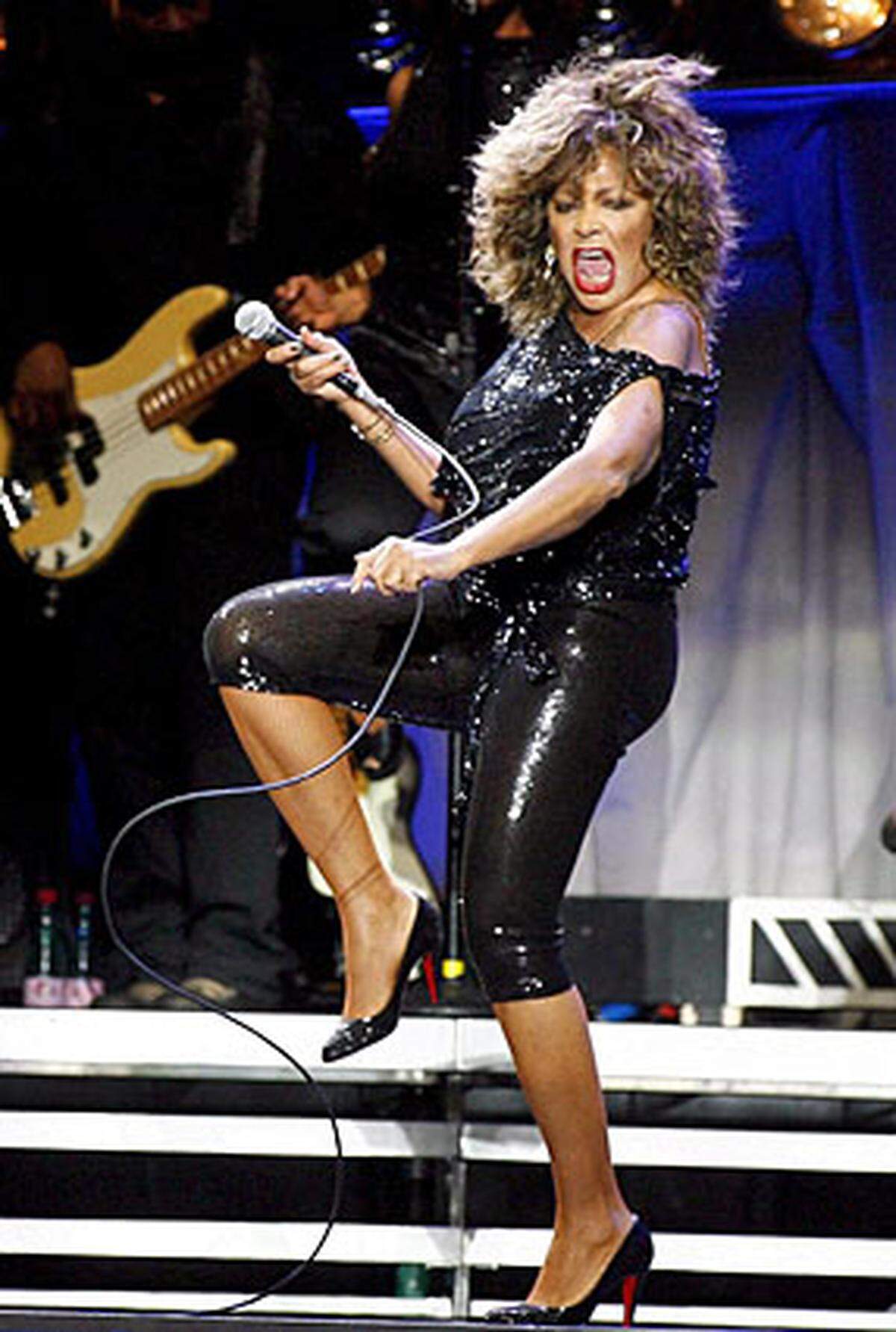 Mit ihrem Ex-Mann Ike sorgte Tina Turner für mehr als nur musikalische Furore, ihre ersten zwei Soloalben waren allerdings nicht mehr als ein kommerzielles Desaster. Der Schock dürfte gesessen haben, zu einem weiteren Album ließ sich Turner erst vier Jahre später hinreißen. Unerwartet wurde "Private Dancer" jedoch ihr bestes Album, das der Sängerin viele Hits bescherte: "What's Love Got to Do with It", "Private Dancer" und "Better Be Good To Me".