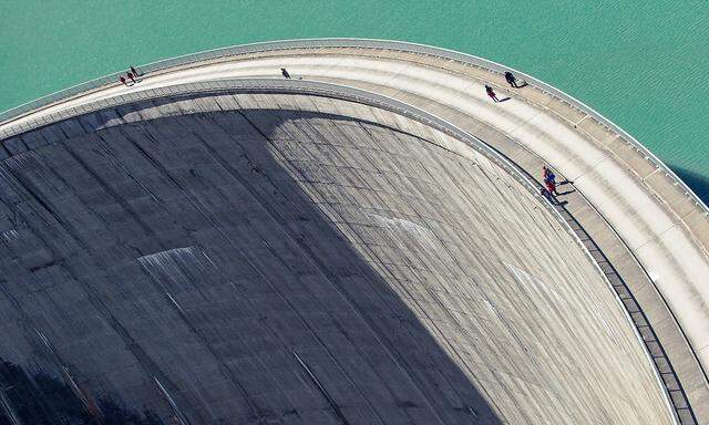 Experten befürchten zunehmend Hacker-Angriffe gegen westliche Energieversorger. Auch Österreich (im Bild der der Mooserboden Speicher in Kaprun) muss sein Stromnetz vor Attacken schützen.